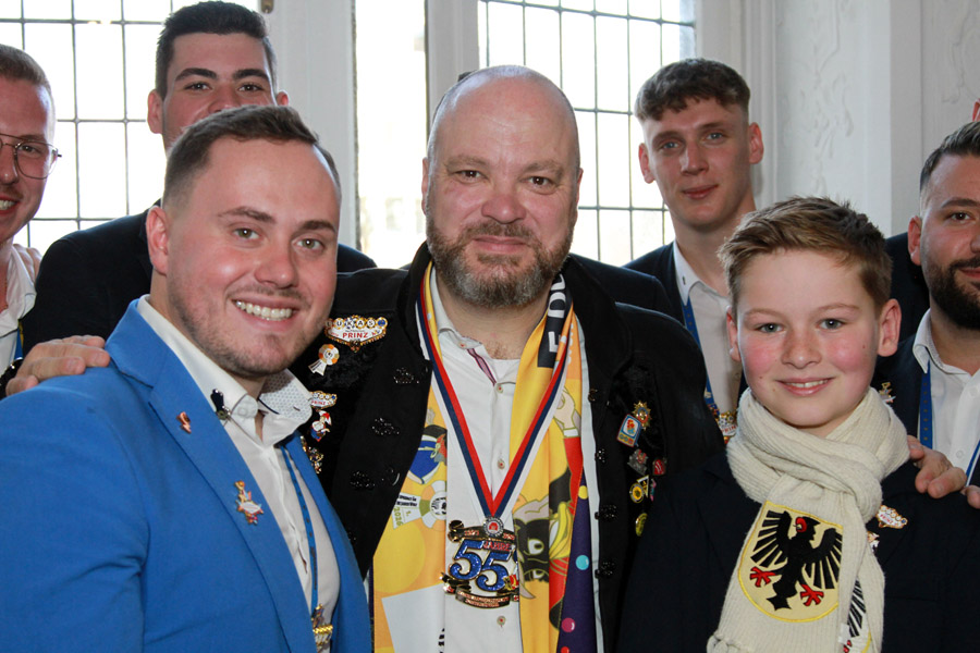 OB Dr. Michael Ziemons eingerahmt durch Prinz Lukas I. Brepols (l.) und Märchenprinz Phil II. Meis. Foto: Gerd Simons