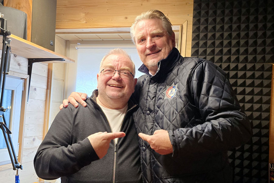 Morgen im Radio: Kommandant der Prinzengarde der Stadt Aachen Dirk Trampen (r.) mit Gerd Simons. Foto: Ramona