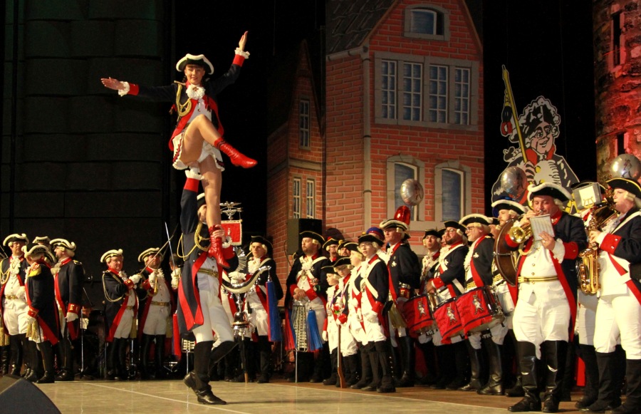 Emma Vopel und Timo Zeevaert beim stimmungsvollen Marketentanz.